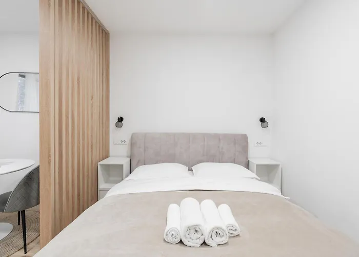 Classy & Cozy * Laibach